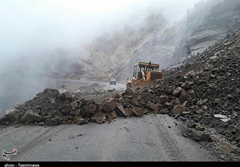 ریزش و رانش کوه و سنگ‌ در ۵۰ جاده کهگیلویه و بویراحمد