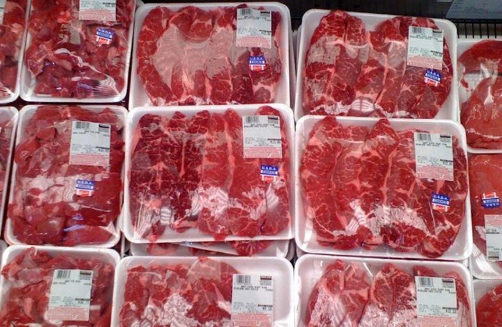 توزیع ۳۰۰ تن گوشت قرمز منجمد در کردستان