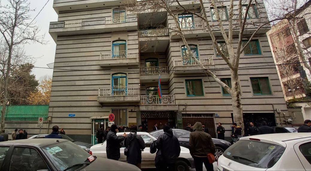 حمله به سفارت آذربایجان در تهران؛ یک نفر کشته شد