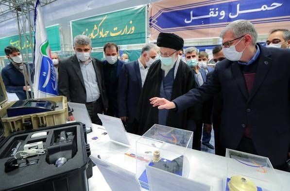 بازدید رهبر انقلاب از محصولات بخش فضایی