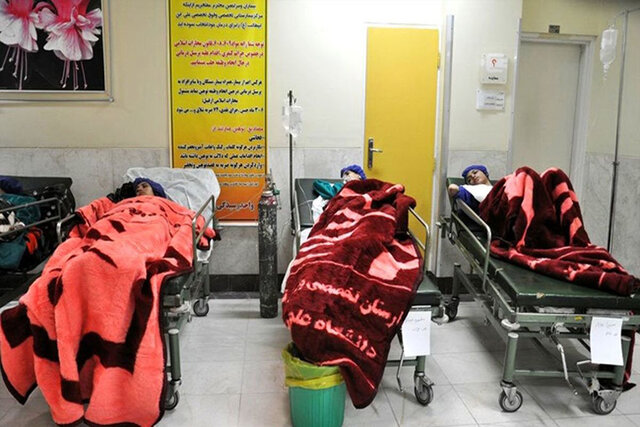 ۱۳ دانش‌آموز در سنندج راهی بیمارستان شدند