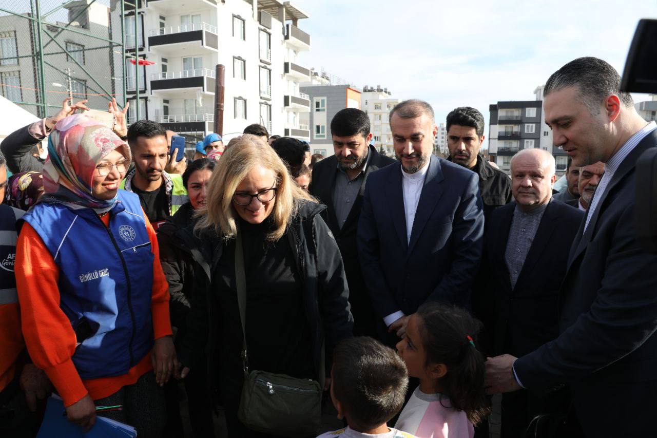 بازدید وزیرخارجه از مناطق زلزله‌زده ترکیه +عکس