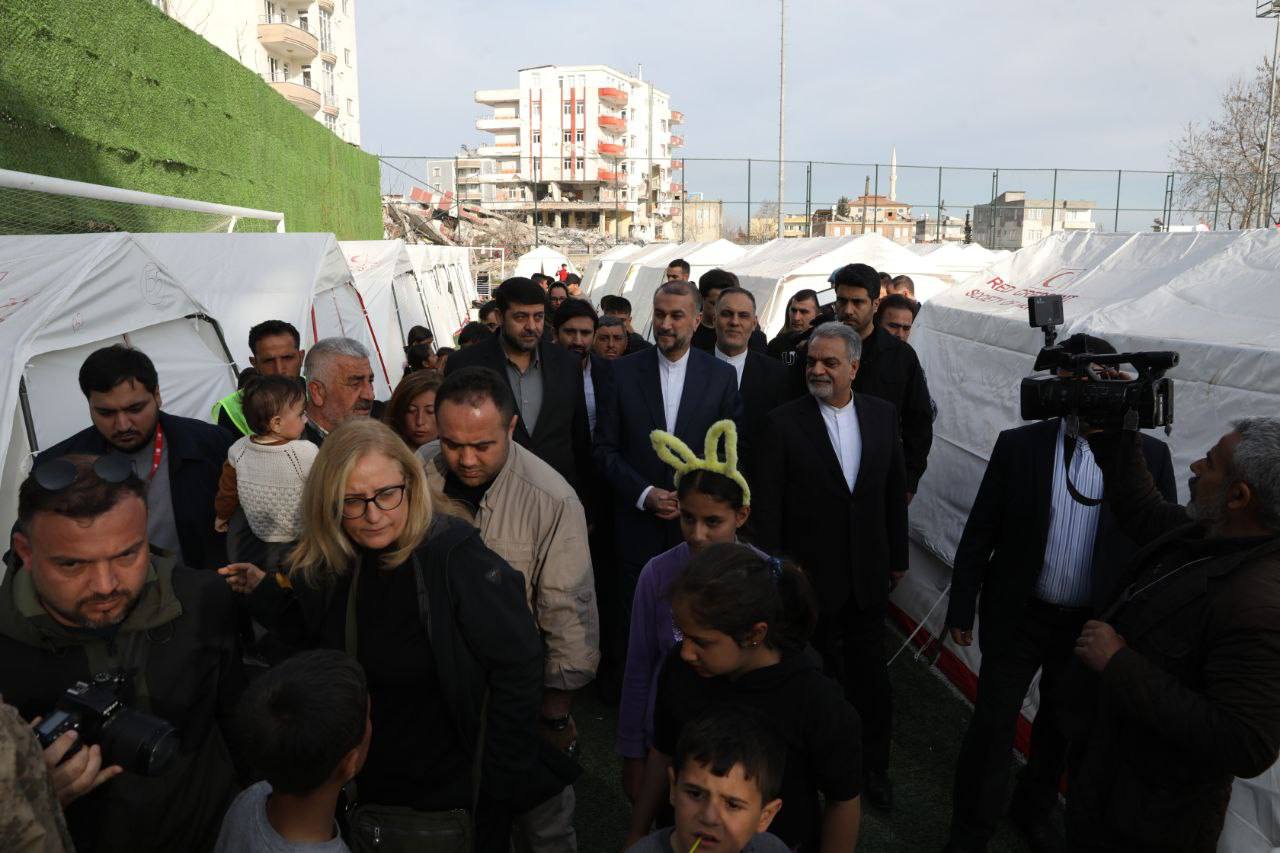 بازدید وزیرخارجه از مناطق زلزله‌زده ترکیه +عکس