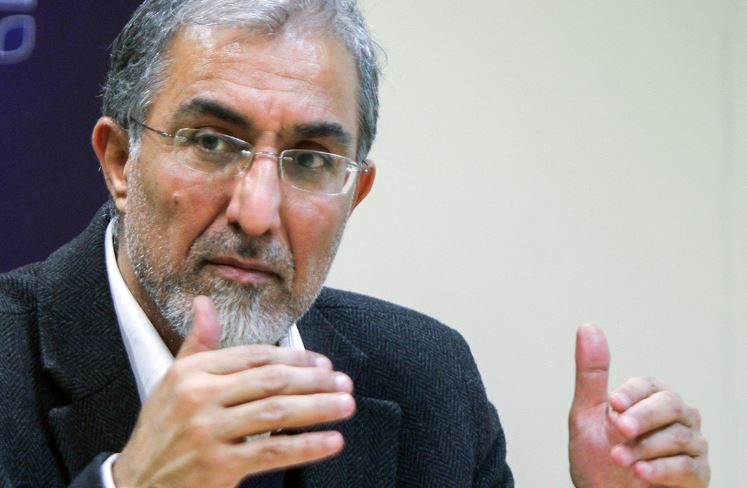 راغفر: دولت حقوق و عیدی را تامین کرد و قیمت دلار را پایین آورد!