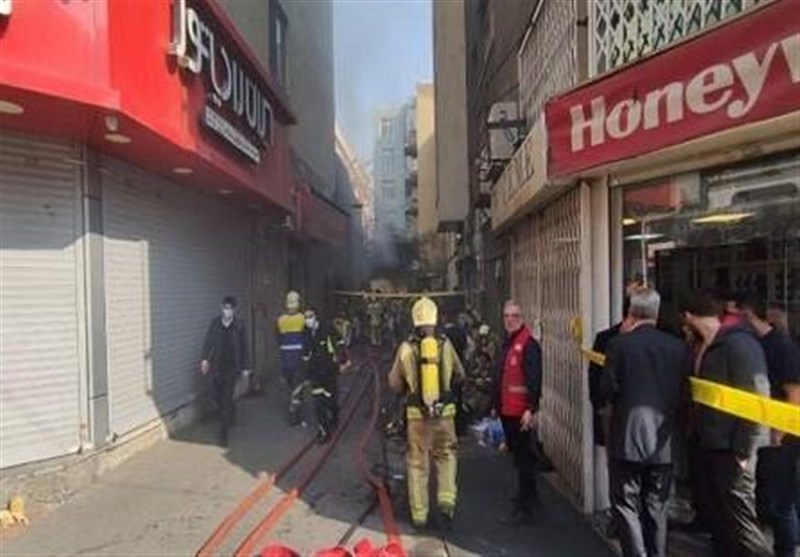 آخرین وضعیت آتش‌سوزی ساختمان تجاری-اداری در خیابان بهار