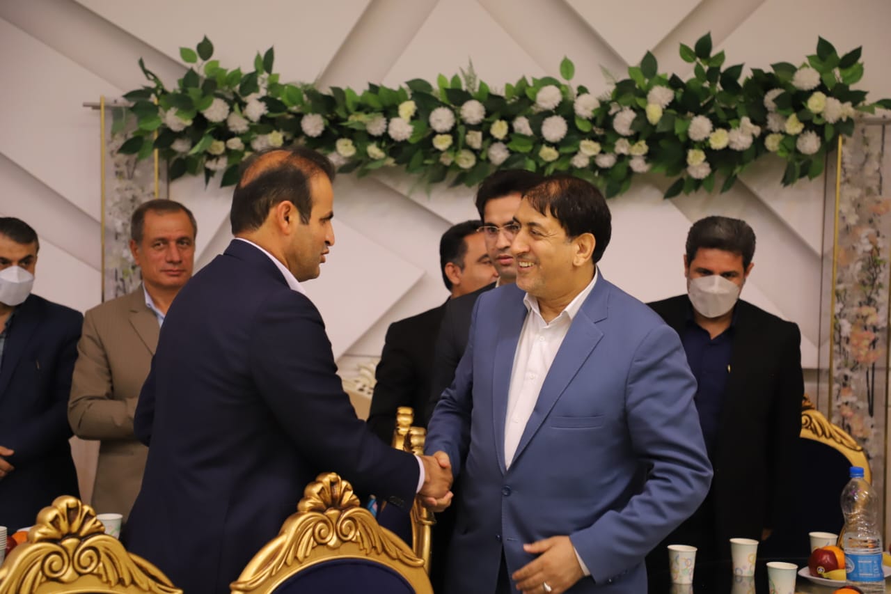 مراسم تکریم و تجلیل از بازنشستگان و کارگران نمونه سال ۱۴۰۰ گروه ملی صنعتی فولاد ایران برگزار شد