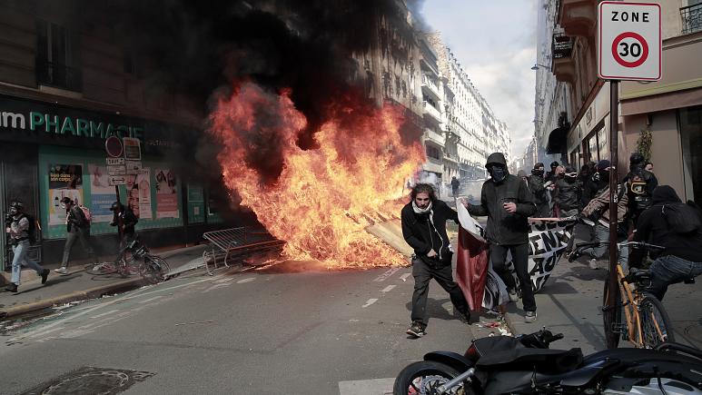 تظاهرات روز کارگر در پاریس به خشونت کشیده شد؛ تخریب ده‌ها مغازه و دستگیری ۵۰ نفر