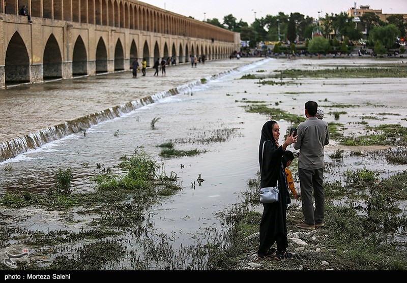 زاینده رود نیمه‌جان/ گزارش تصویری