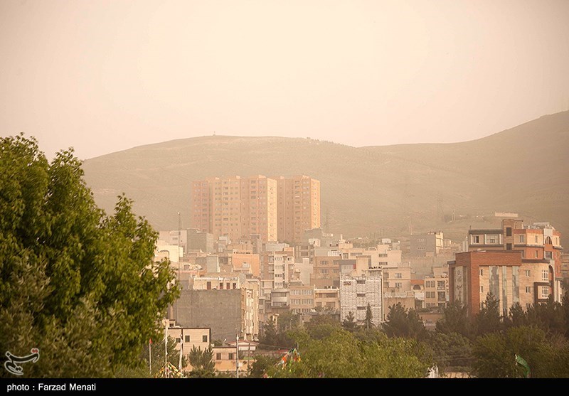 هجوم ریزگردها به آسمان کرمانشاه/ گزارش تصویری