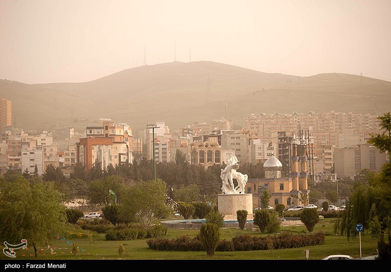 هجوم ریزگردها به آسمان کرمانشاه/ گزارش تصویری