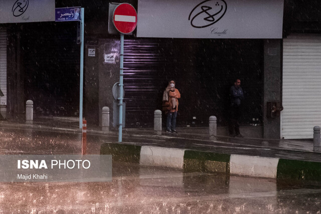 رگبار و رعد و برق همراه با وزش باد شدید در راه تهران