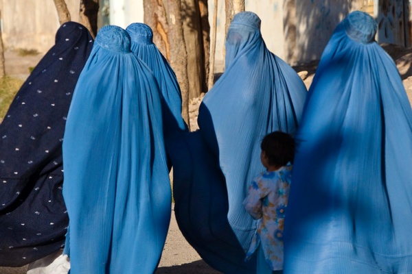 رهبر طالبان: همه زنان باید برقع بپوشند!