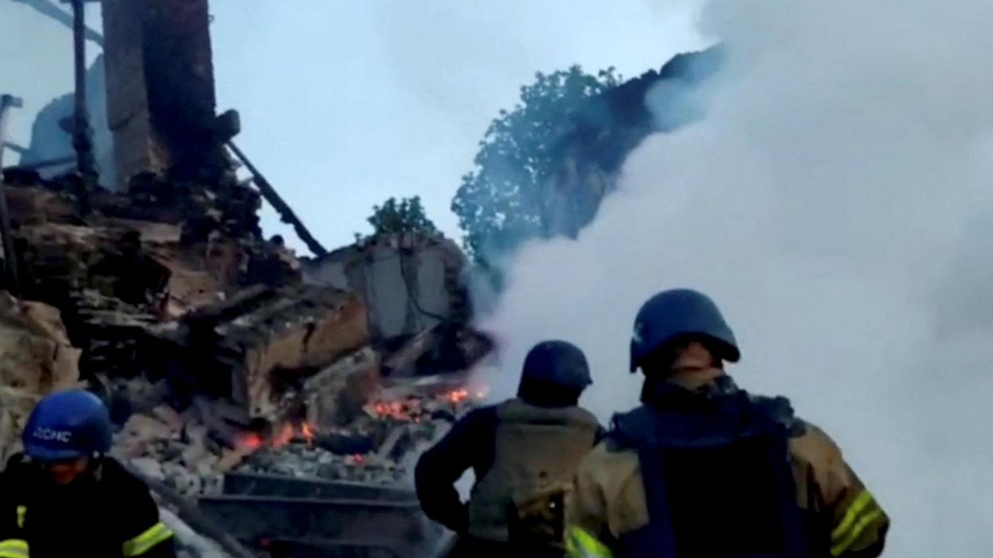 جنایت ارتش پوتین؛ دو کشته در بمباران مدرسه‌ای در لوهانسک