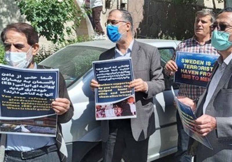 تجمع مقابل سفارت سوئد در تهران در اعتراض به محاکمه «نوری»