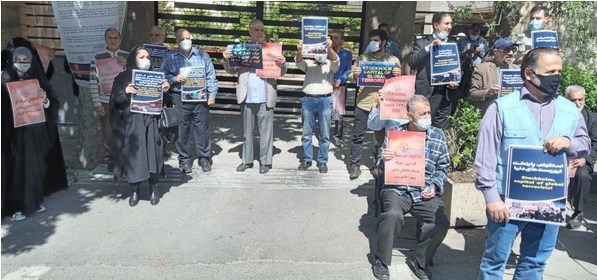 تجمع مقابل سفارت سوئد در تهران در اعتراض به محاکمه «نوری»