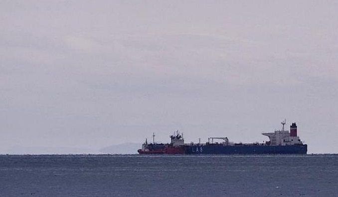 یونان یک کشتی روسی «حامل نفت ایران» را آزاد می‌کند