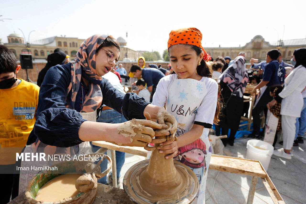 کارگاه سفالگری برای کودکان در همدان/ گزارش تصویری