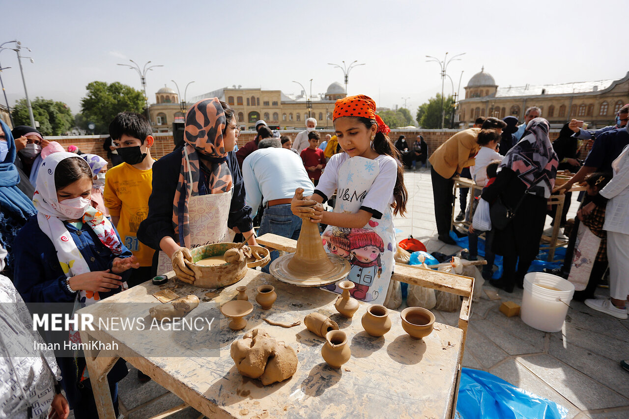 کارگاه سفالگری برای کودکان در همدان/ گزارش تصویری