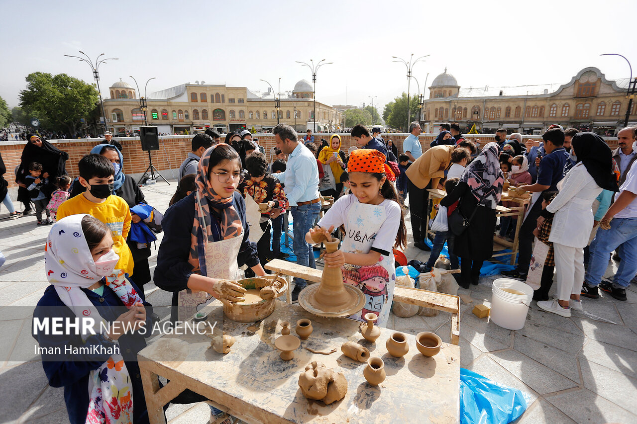 کارگاه سفالگری برای کودکان در همدان/ گزارش تصویری