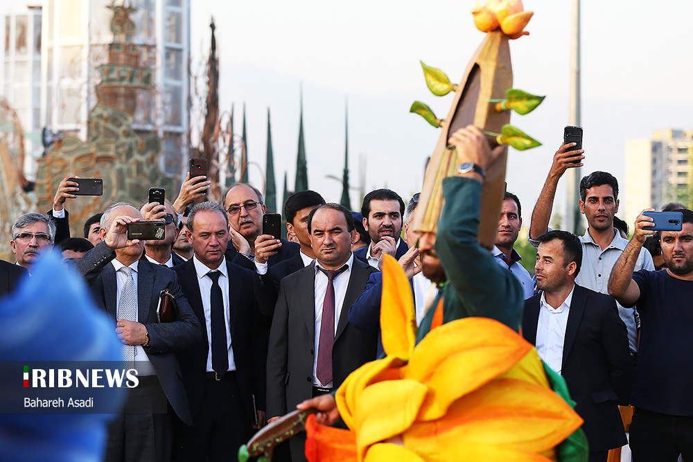 جشنواره گل و گلاب در بوستان آب و آتش/ گزارش تصویری