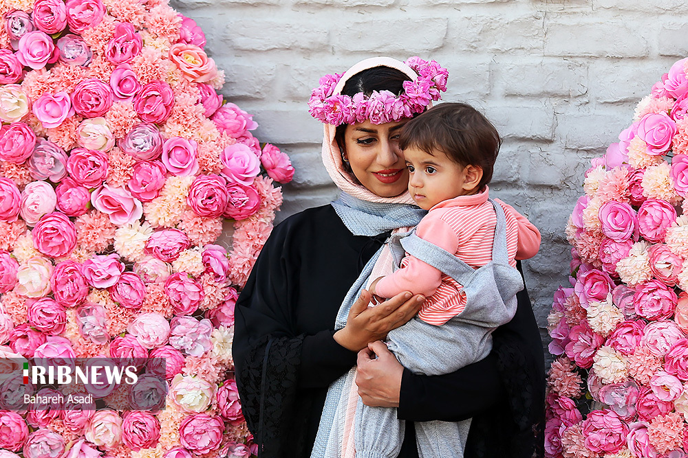 جشنواره گل و گلاب در بوستان آب و آتش/ گزارش تصویری