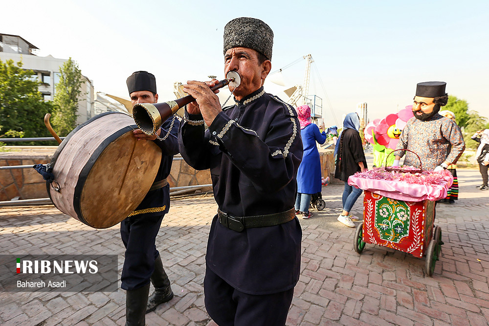 جشنواره گل و گلاب در بوستان آب و آتش/ گزارش تصویری