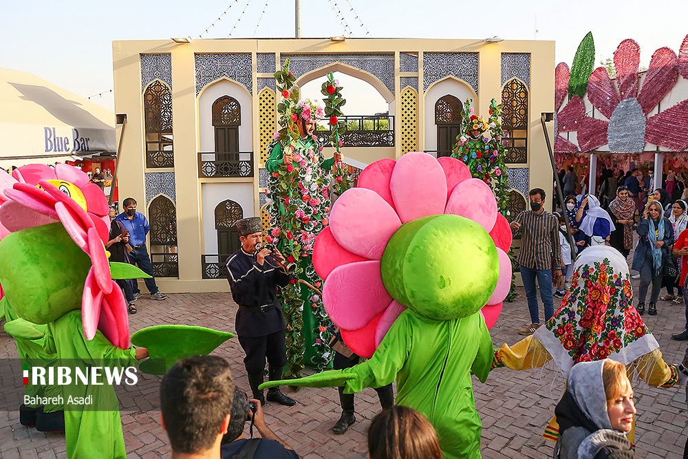 جشنواره گل و گلاب در بوستان آب و آتش/ گزارش تصویری