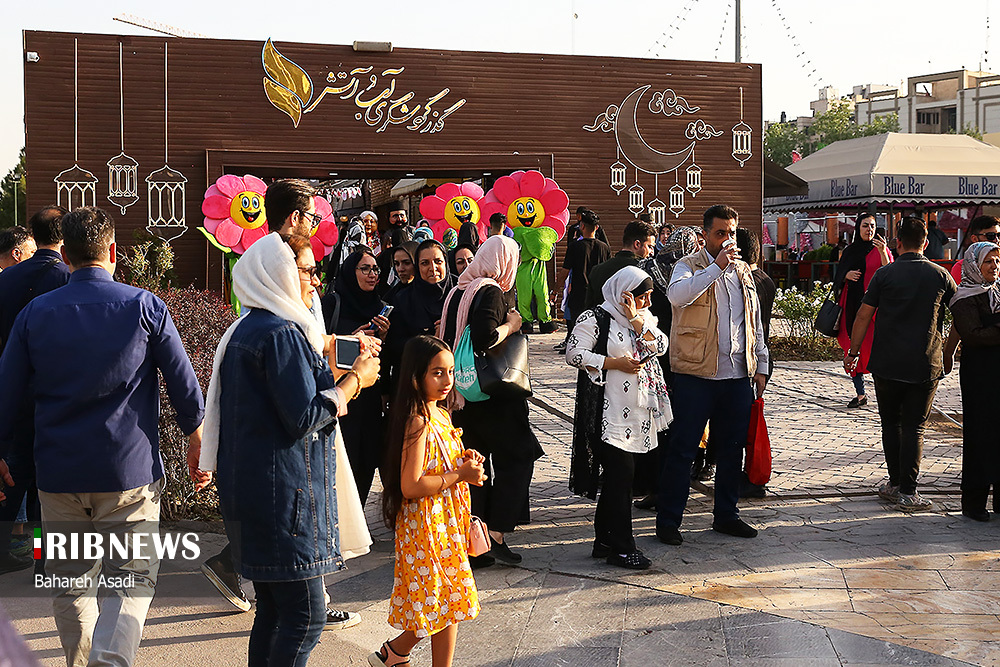 جشنواره گل و گلاب در بوستان آب و آتش/ گزارش تصویری