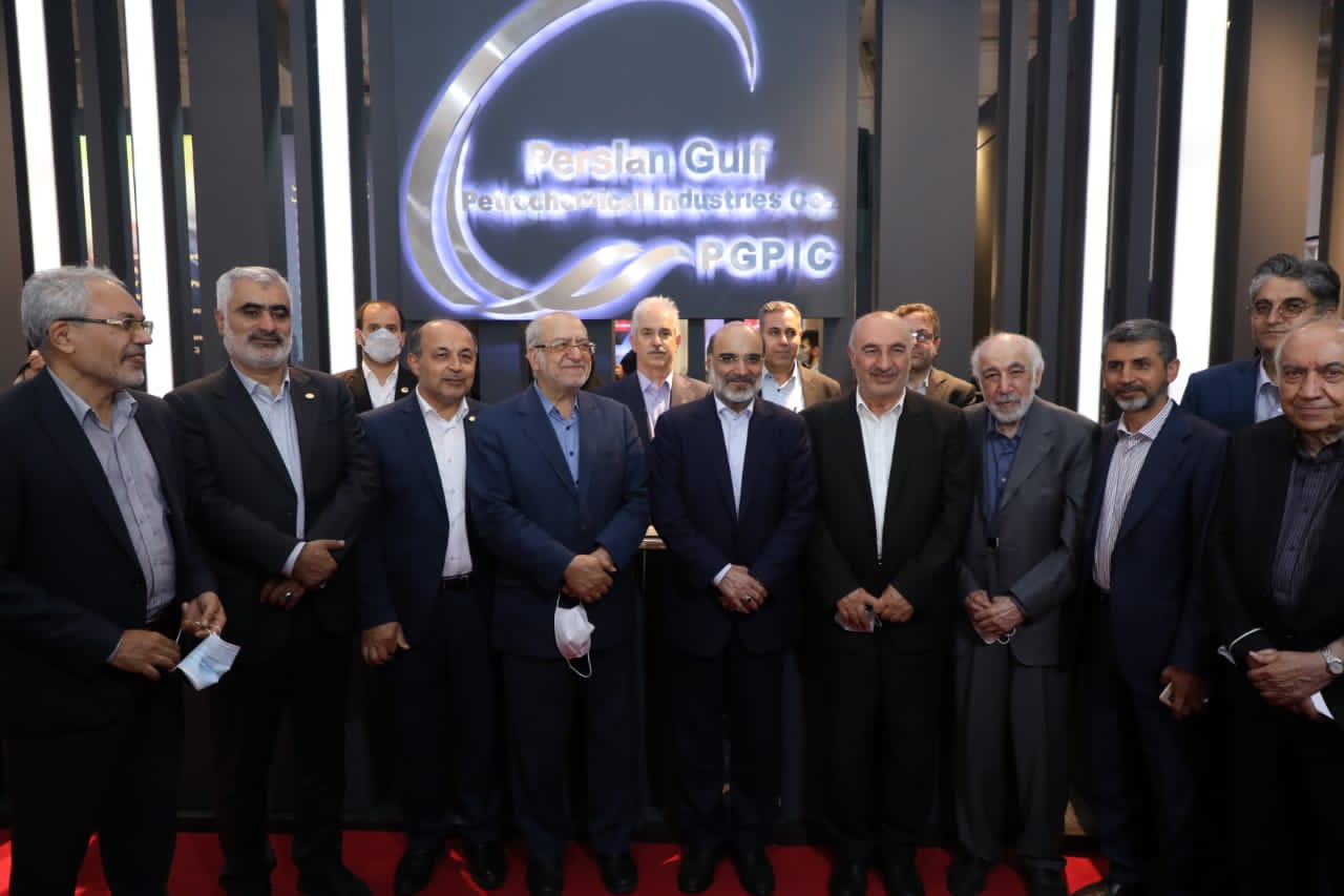 قاب ماندگار چهرههای پتروشیمی در غرفه گروه صنایع پتروشیمی خلیج فارس قاب ماندگار چهرههای پتروشیمی در غرفه گروه صنایع پتروشیمی خلیج فارس
