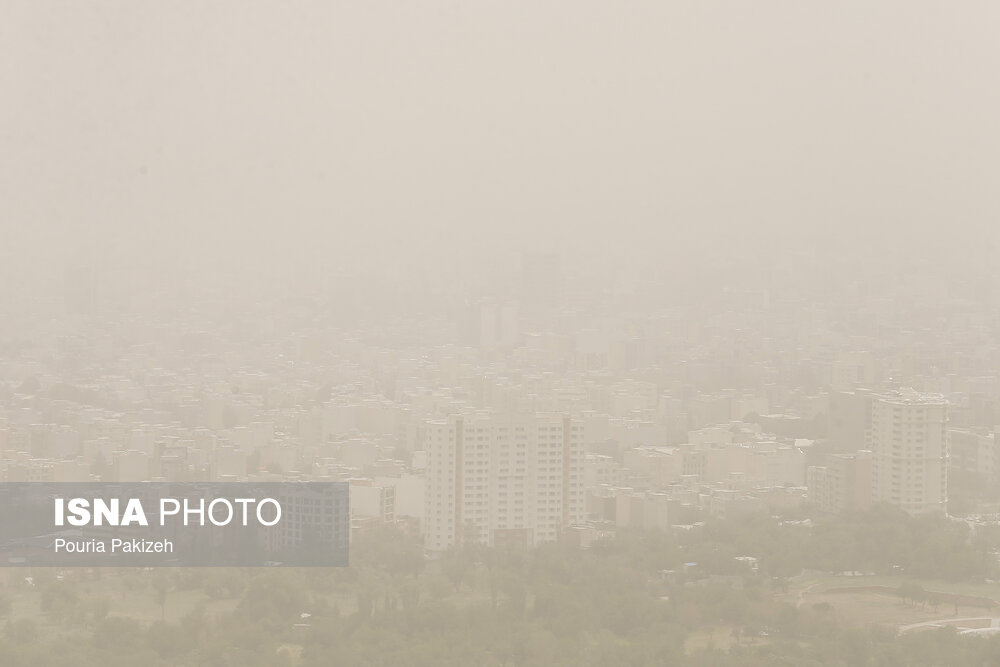 آسمان همدان خاکی شد/ گزارش تصویری