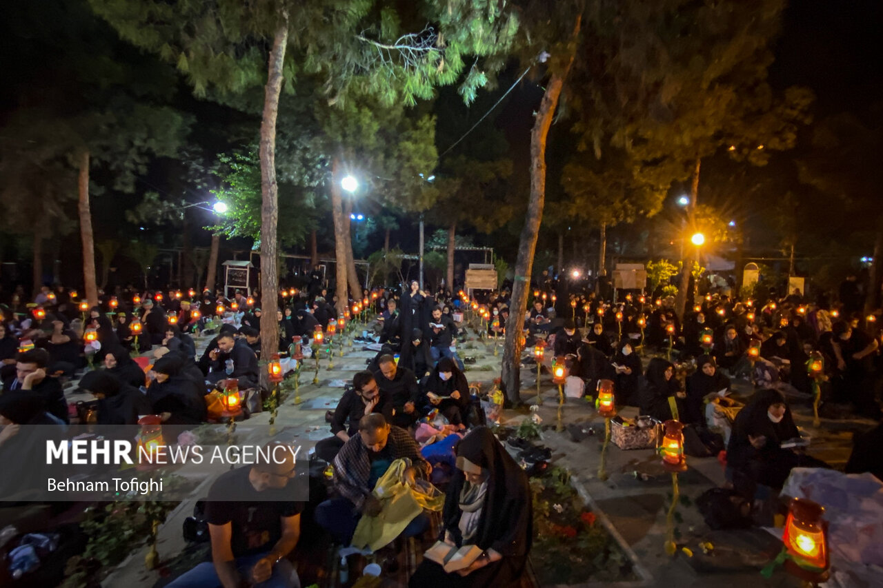 مراسم شب بیست و یکم ماه رمضان/ گزارش تصویری