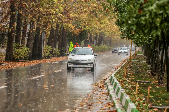 باران و کاهش نسبی دما در تهران
