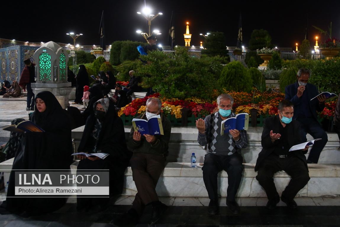 مراسم احیا در حرم مطهر رضوی/ گزارش تصویری