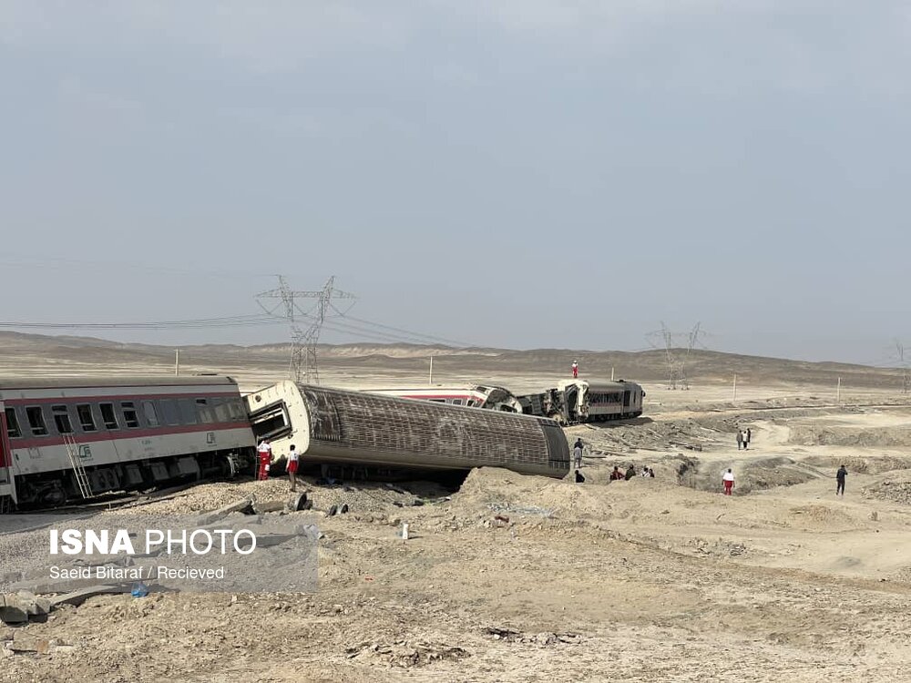 خروج قطار از ریل در طبس/ گزارش تصویری