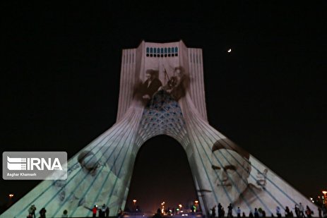 اجرای ویدئو مپینگ ارتحال امام در برج آزادی/ گزارش تصویری