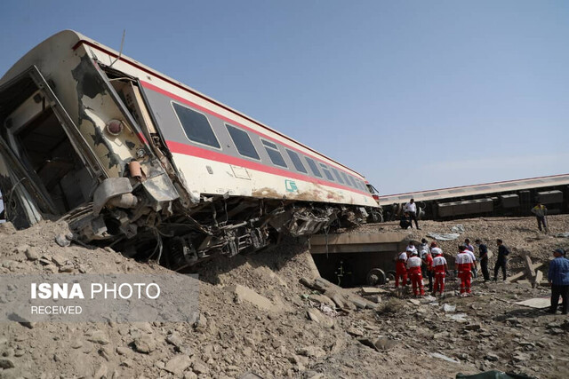 حادثه قطار مشهد – یزد؛ راننده بیل مکانیکی مقصر است
