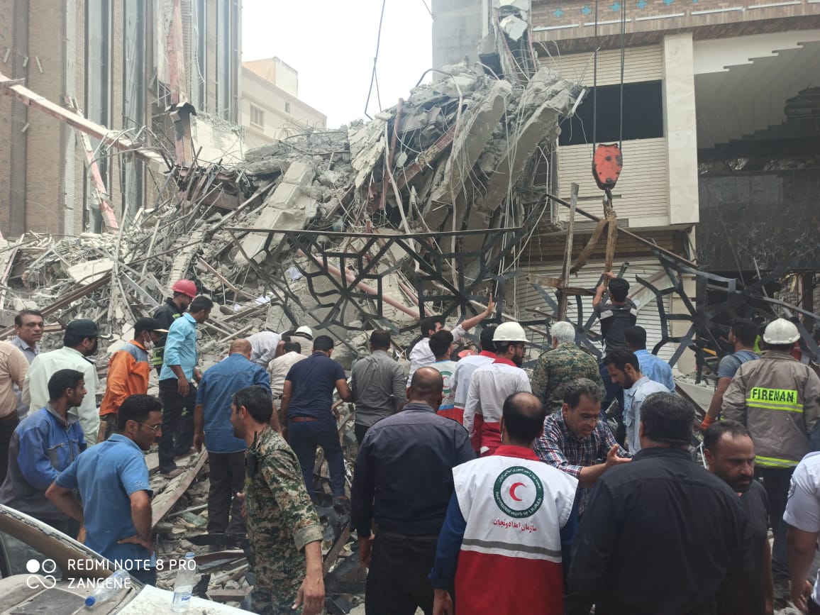 تعداد کشته های ریزش ساختمان آبادان به ۴ نفر رسید / ۲۵ مجروح تاکنون