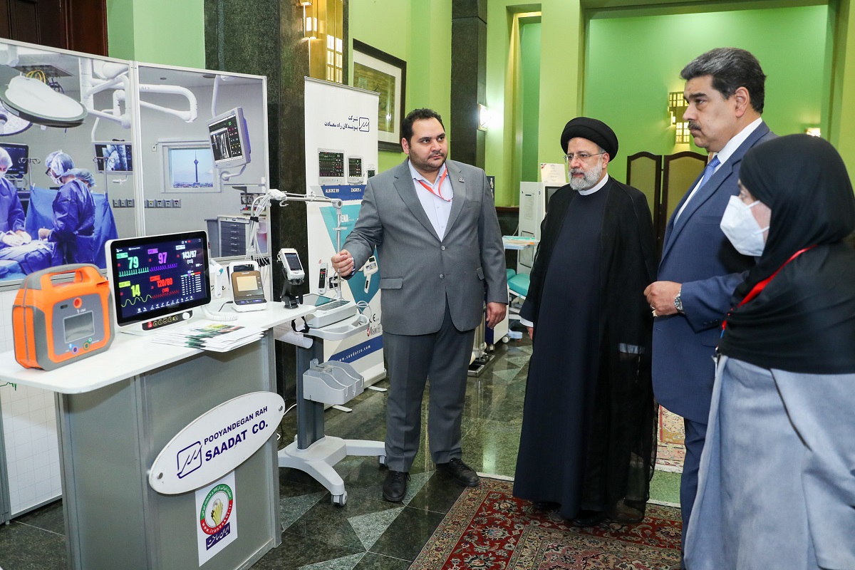 بازدید رئیسی و مادورو از نمایشگاه دستاورد‌های دانش‌بنیان شرکت‌های ایرانی
