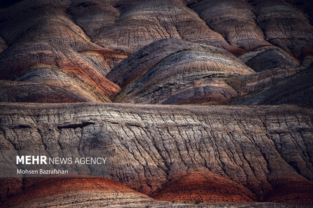 تپه‌های رنگین کمانی اشتهارد/ گزارش تصویری