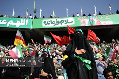 اجتماع بزرگ سلام فرمانده با حضور «زنان» و «مردان» در ورزشگاه آزادی/ گزارش تصویری
