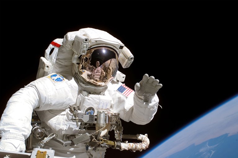 حضور طولانی‌مدت در «فضا» چه بلایی بر سر استخوان‌های فضانوردان می‌آورد؟