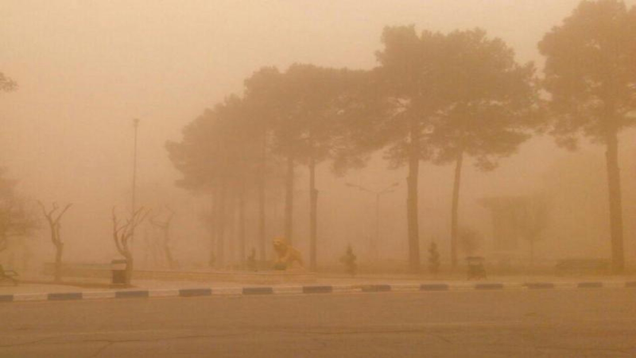 وزش باد شدید و خیزش گرد و خاک در ۱۸ استان