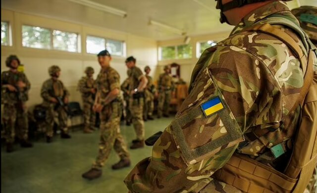 سربازان اوکراینی برای آموزش وارد انگلیس شدند
