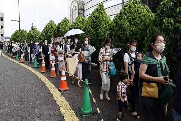صف طولانی ژاپنی‌ها برای ادای احترام به «آبه»