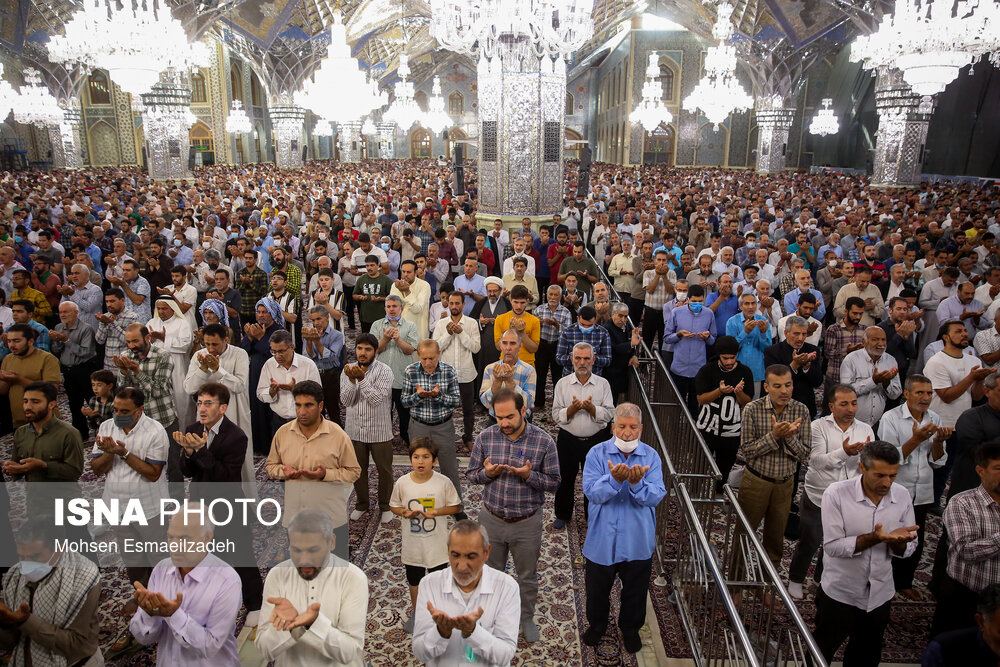 نماز عید قربان در حرم رضوی/ گزارش تصویری