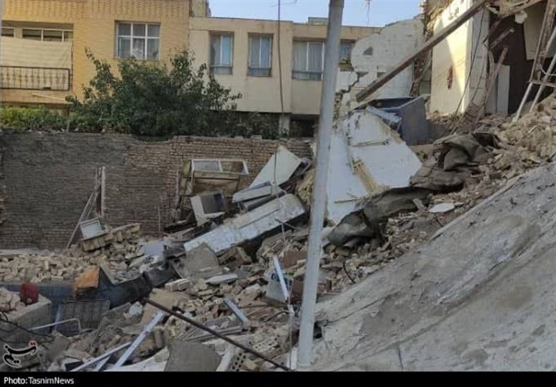 ریزش ساختمان در اصفهان؛  حال وخیم دختر ۱۵ ساله