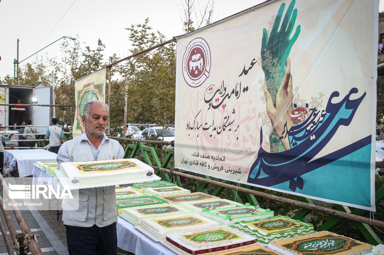 توزیع ۱۱۰ کیک غدیری/ گزارش تصویری