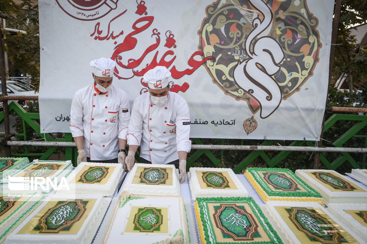 توزیع ۱۱۰ کیک غدیری/ گزارش تصویری
