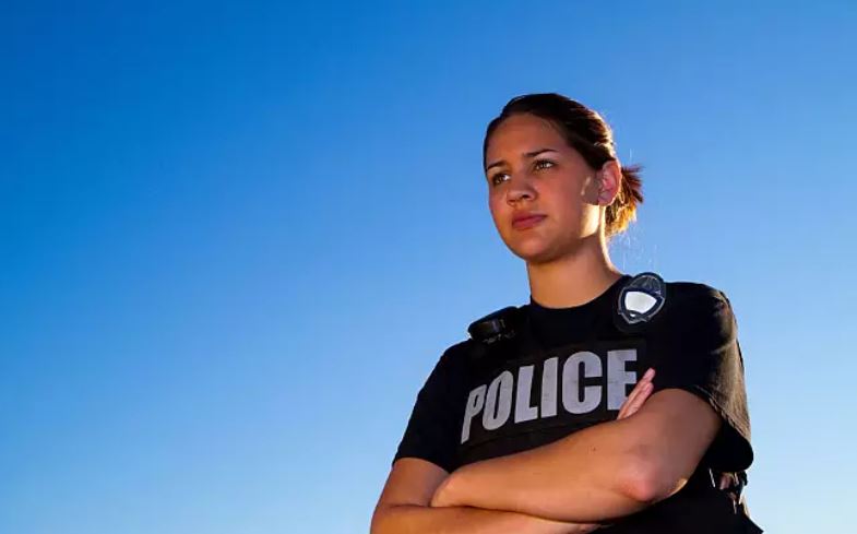 زنان «قدکوتاه» اسپانیایی می‌توانند پلیس شوند