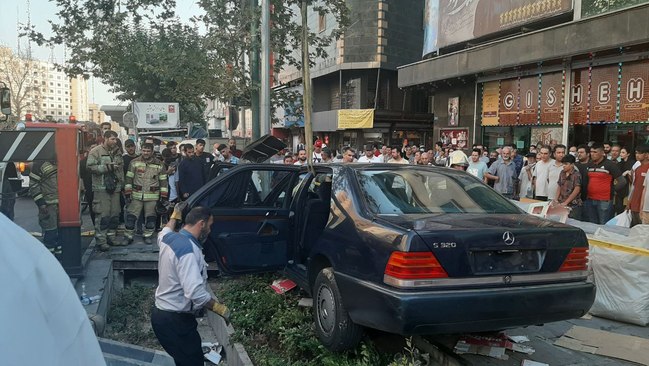 تصادف خودروی تشریفات وزارت خارجه/ شاهدان: دو نفر کشته شدند